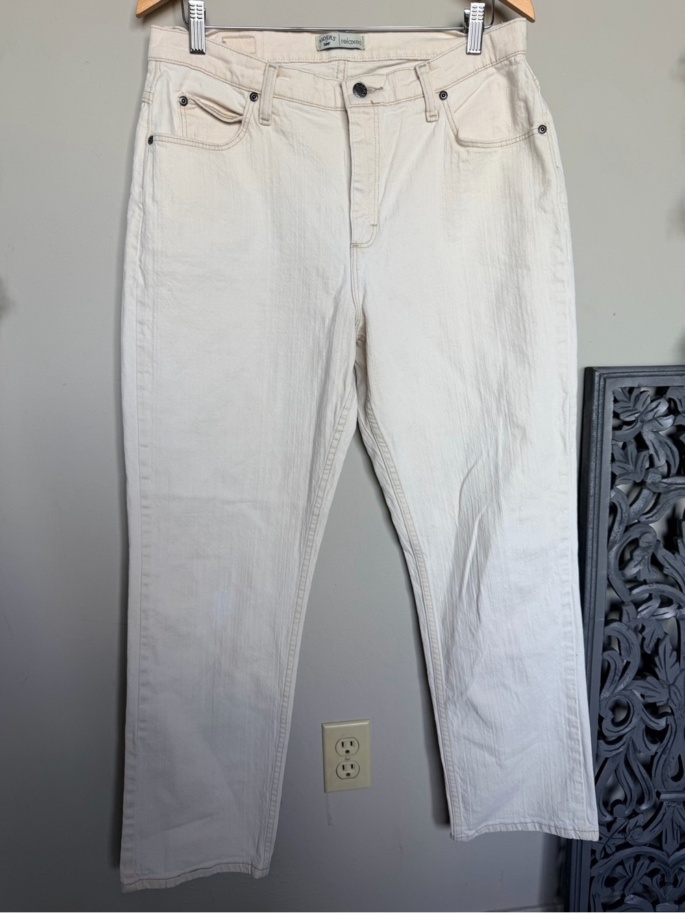 Lee Women's Off-White Straight Leg Jeans - Picture 5 of 11